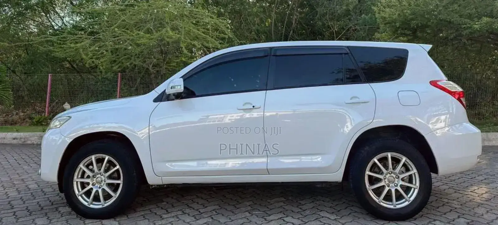 Toyota Vanguard 2009 White