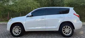 Toyota Vanguard 2009 White