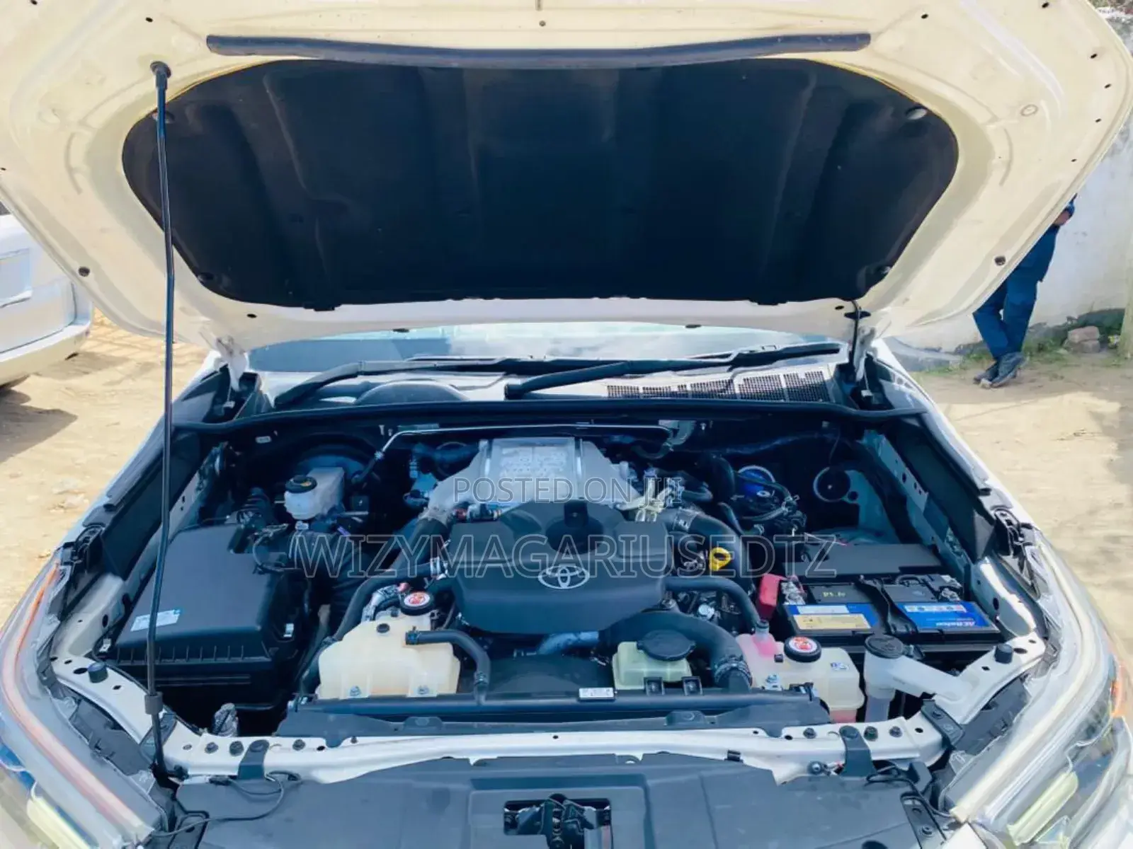 Toyota Hilux 2021 Ivory