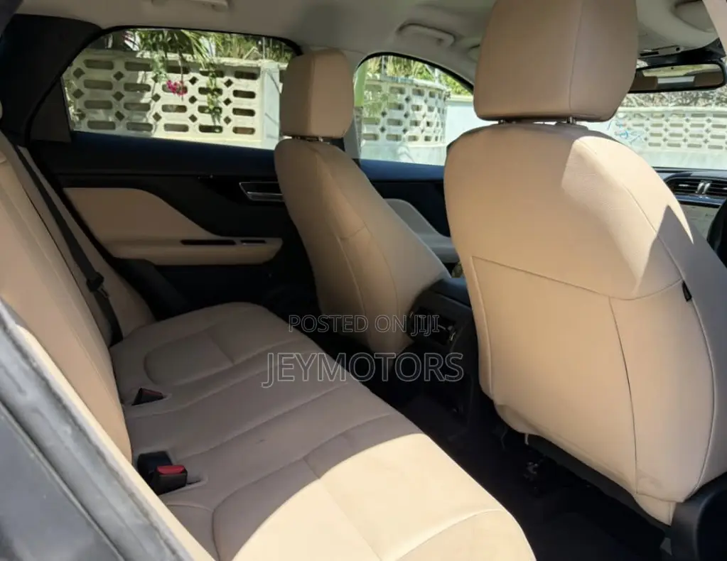 Jaguar F-Pace 2017 Gray