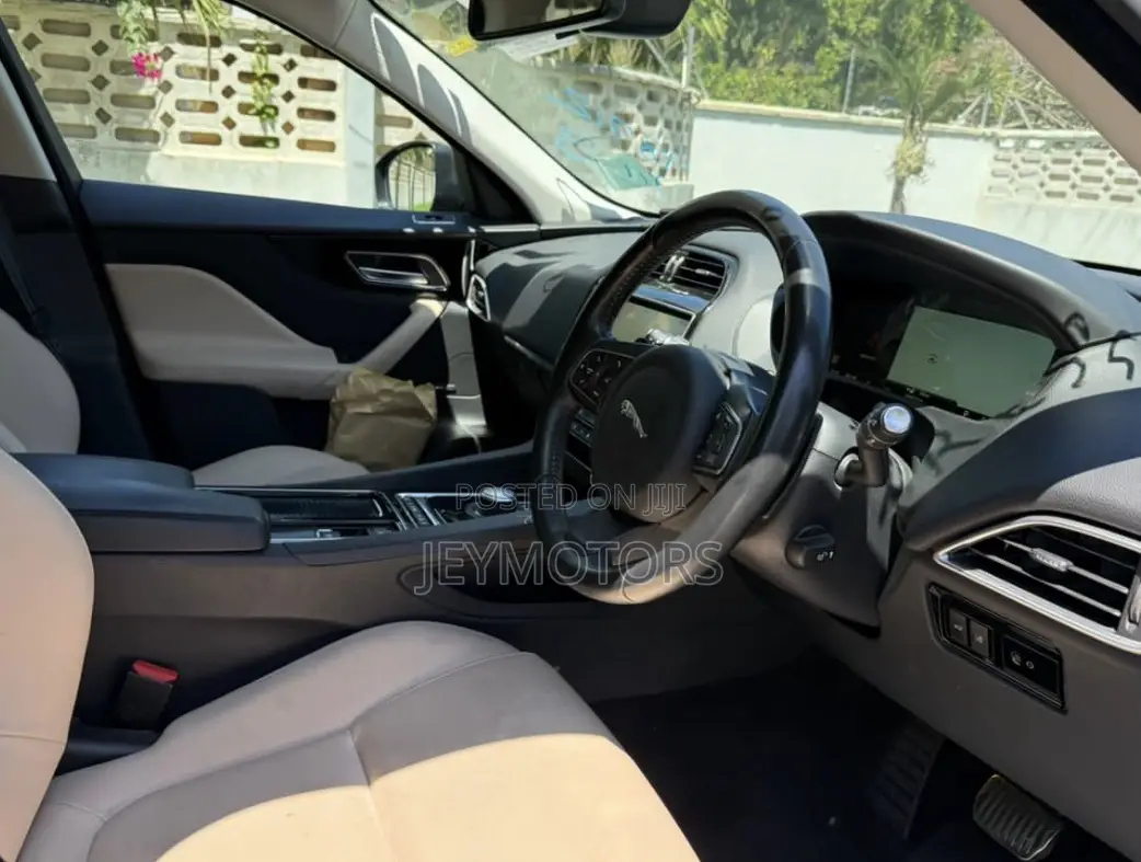 Jaguar F-Pace 2017 Gray