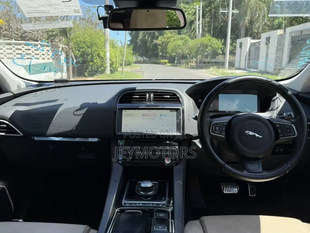 Jaguar F-Pace 2017 Gray