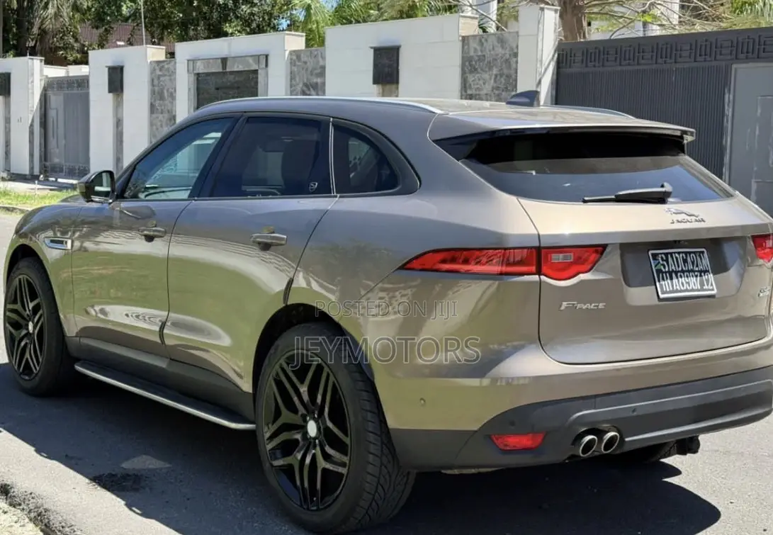 Jaguar F-Pace 2017 Gray