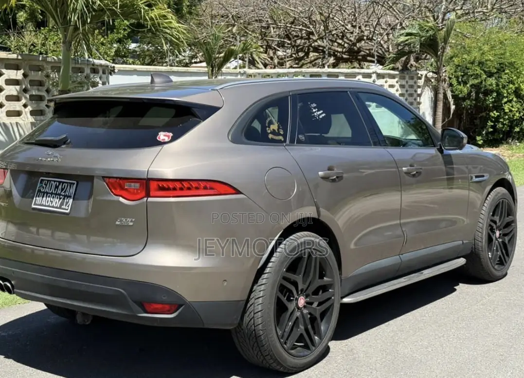 Jaguar F-Pace 2017 Gray