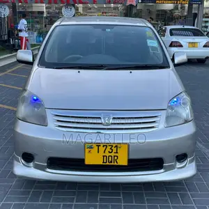 Toyota Raum 2005 Silver
