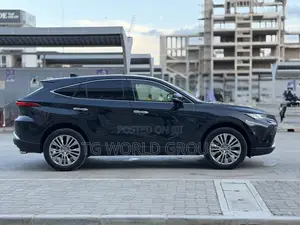 Toyota Harrier 2.0 2021 Black