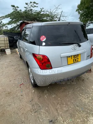 Toyota IST 2005 Silver