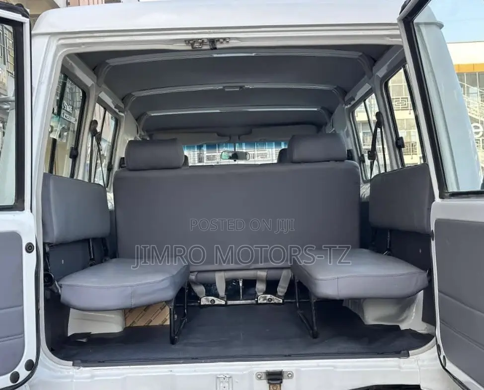 Toyota Land Cruiser 2010 White