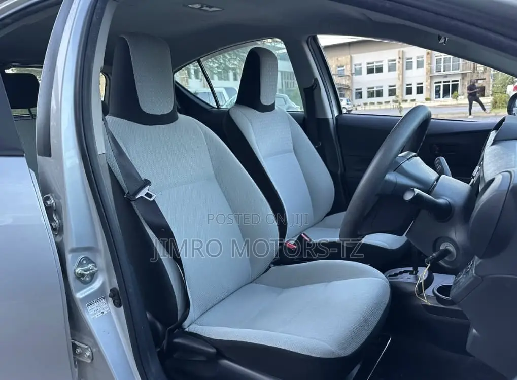 Toyota Aqua 2011 Silver