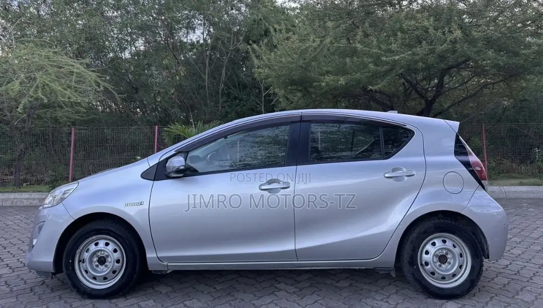 Toyota Aqua 2011 Silver