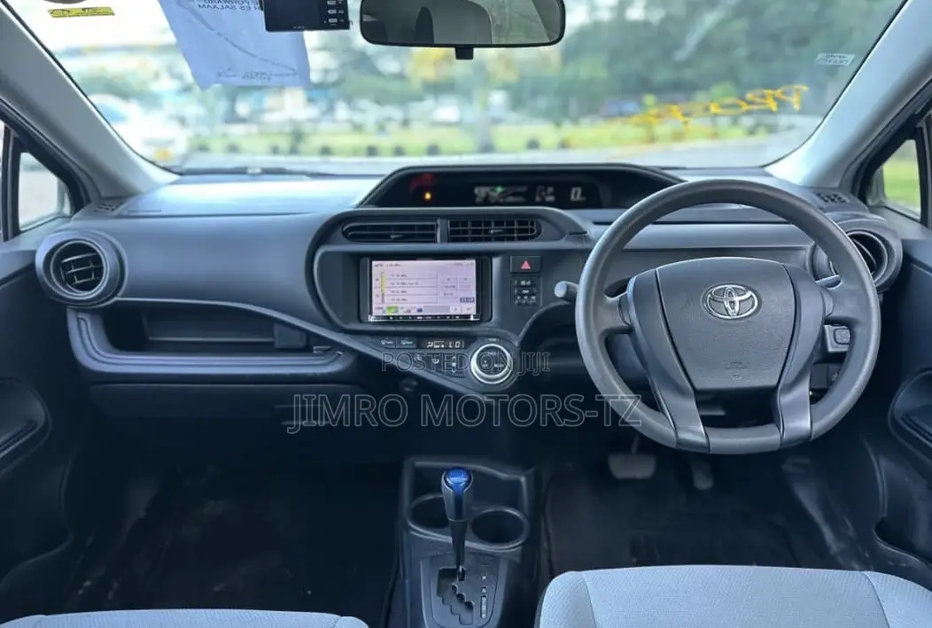 Toyota Aqua 2011 Silver