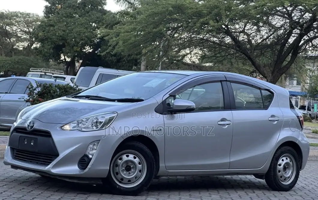 Toyota Aqua 2011 Silver