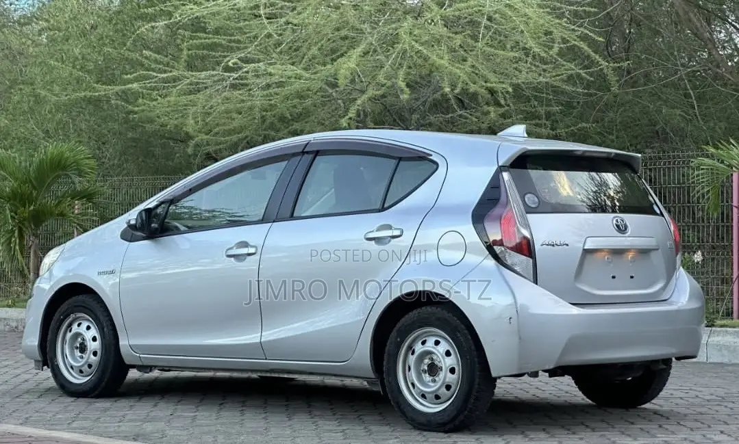 Toyota Aqua 2011 Silver