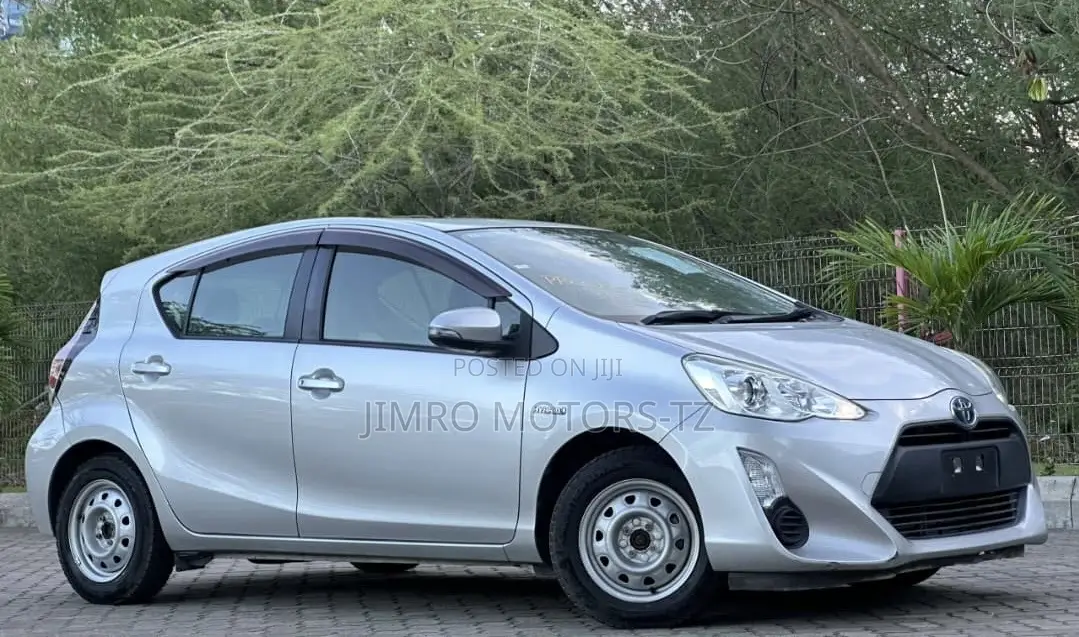 Toyota Aqua 2011 Silver