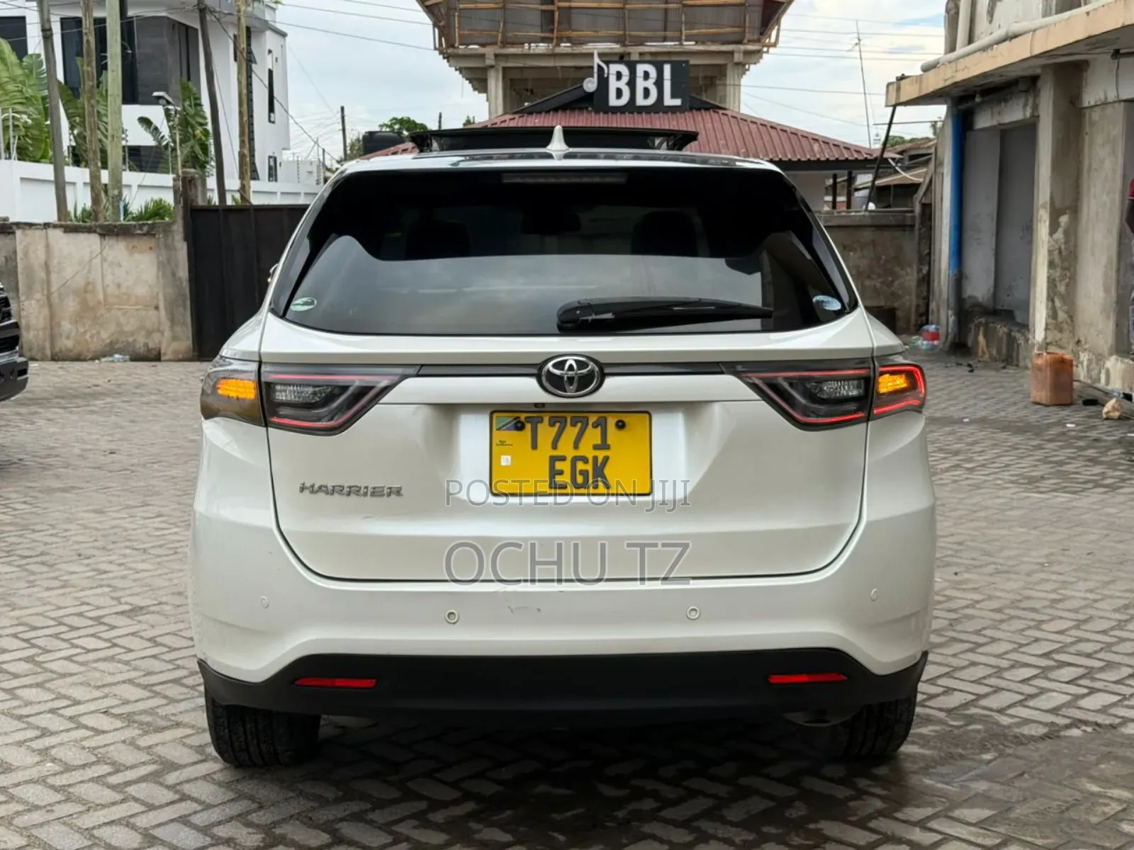 Toyota Harrier 2.0 2015 White