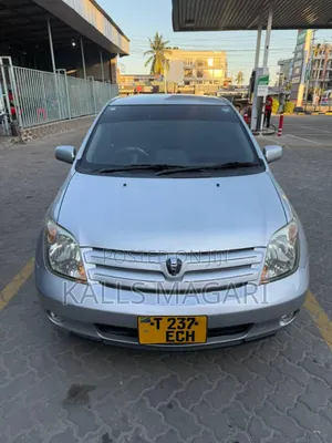 Toyota IST 2004 Silver