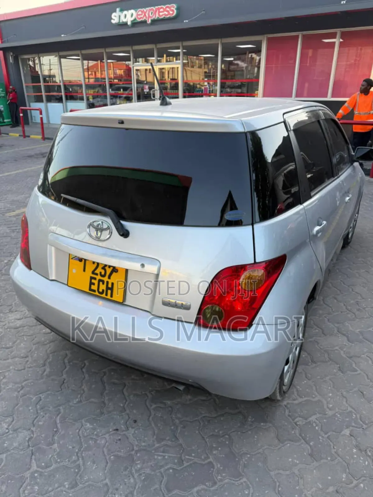 Toyota IST 2004 Silver