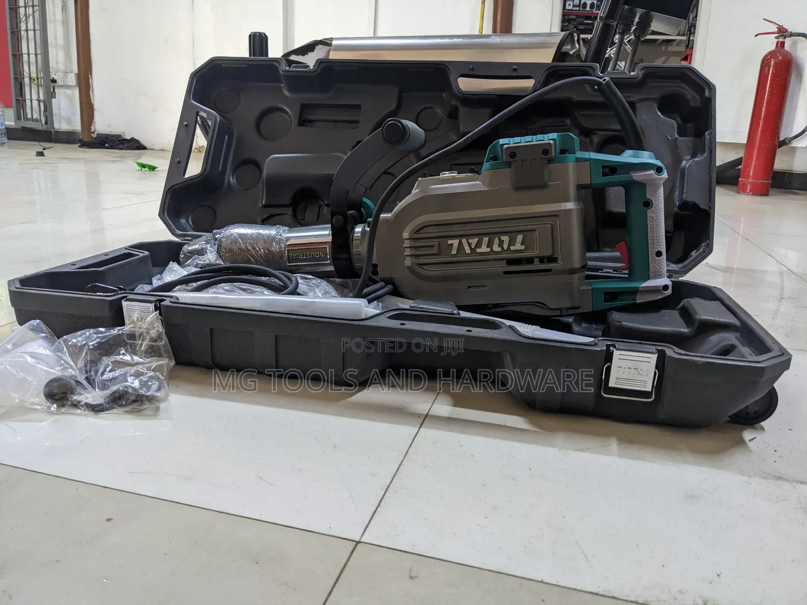 Total Demolition Breaker 1700 W