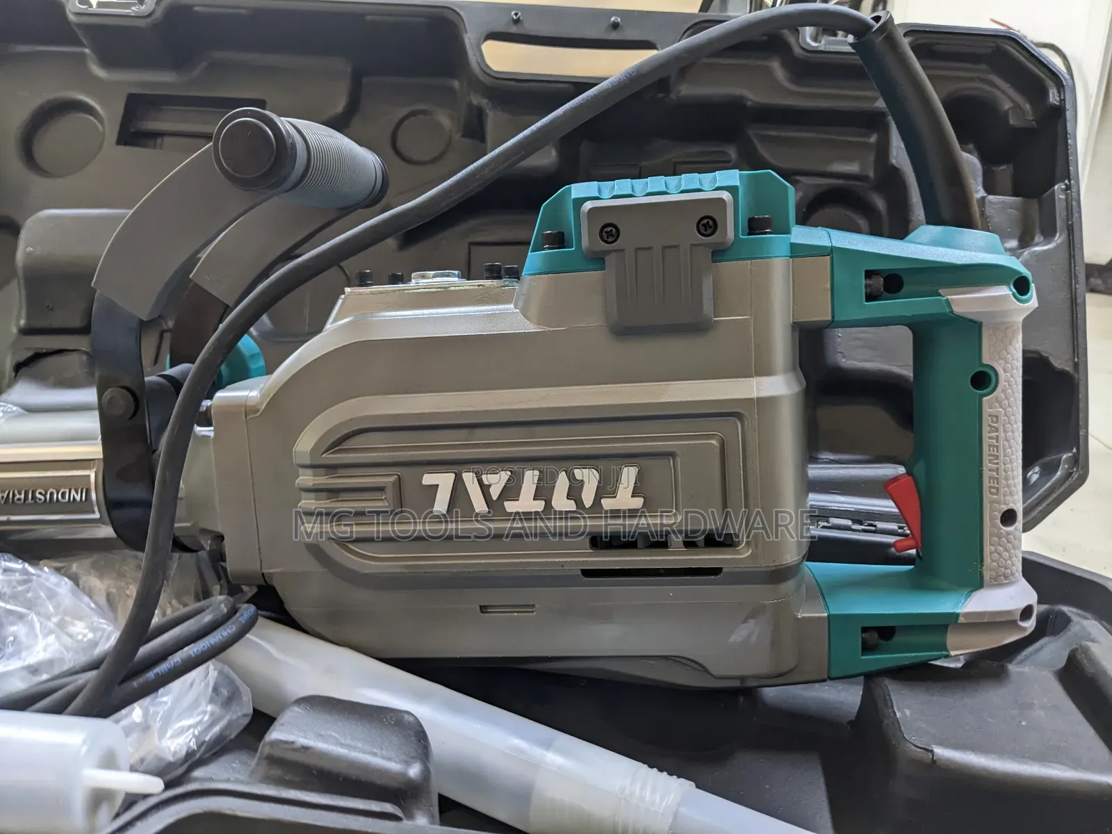 Total Demolition Breaker 1700 W