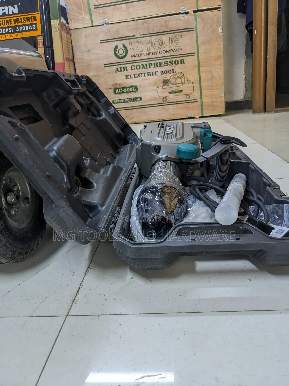 Total Demolition Breaker 1700 W