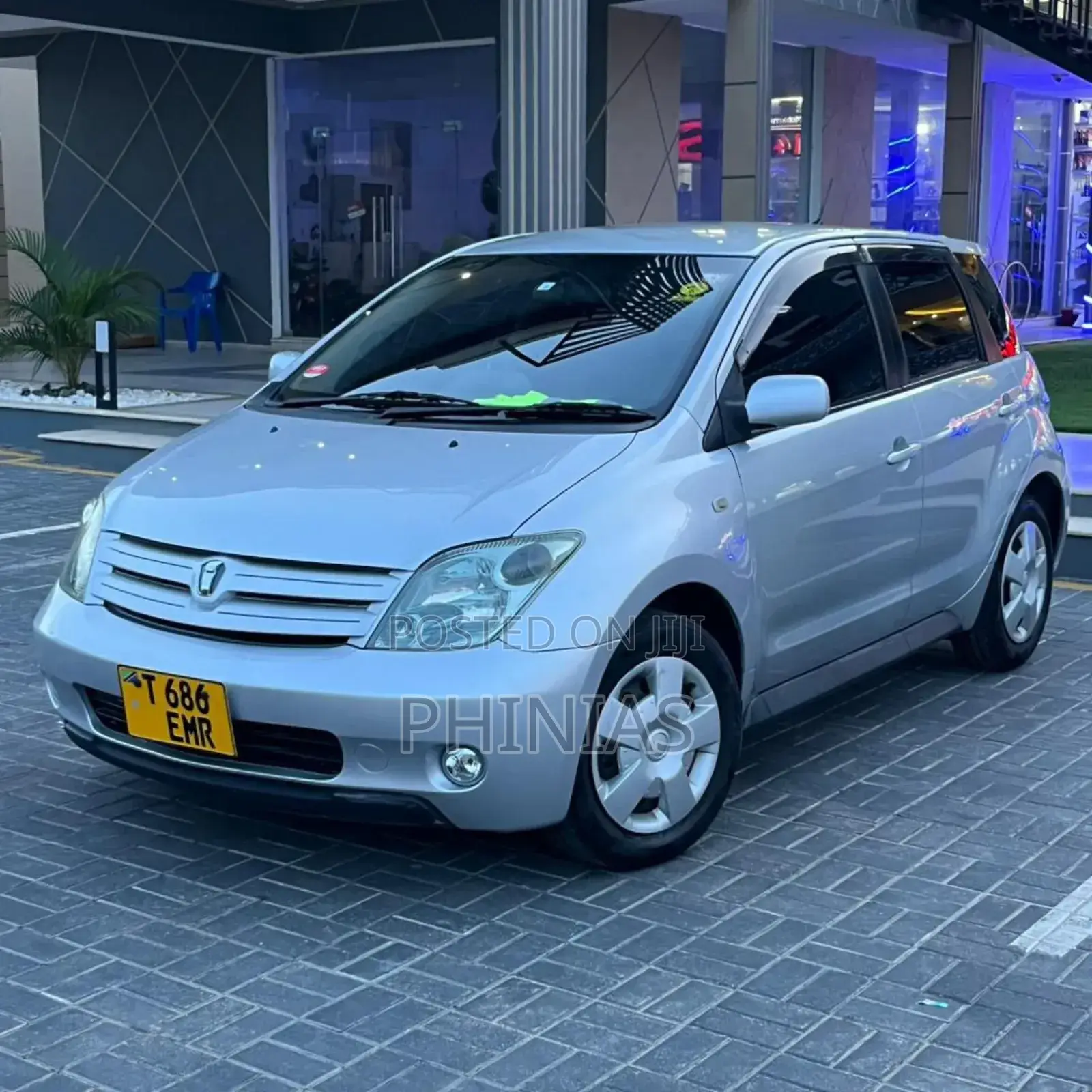 Toyota IST 2004 Silver