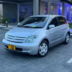 Toyota IST 2004 Silver