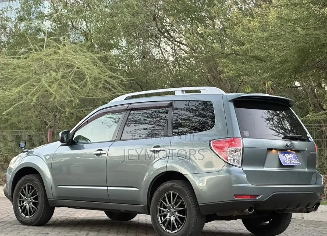 Subaru Forester 2010 Gray