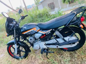TVS HLX 125 2025 Black