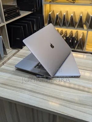 New Laptop Apple MacBook Pro 2019 32GB Intel Core I9 SSHD (Hybrid) 1T