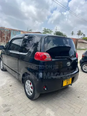 Toyota Porte 2005 Black