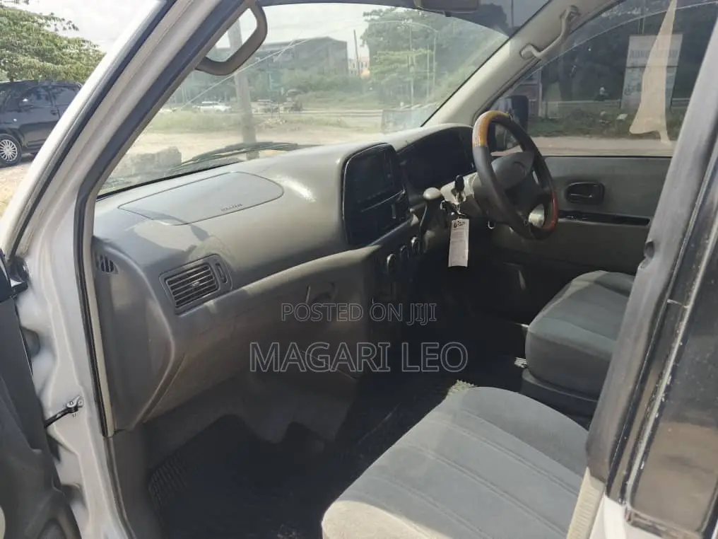 Toyota Noah 2003 Pearl