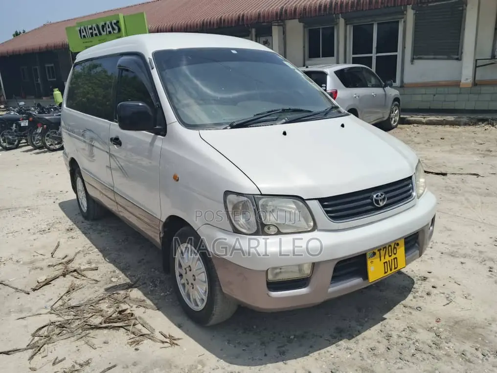 Toyota Noah 2003 Pearl