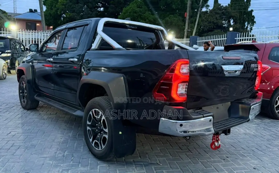 Toyota Hilux 2023 Black