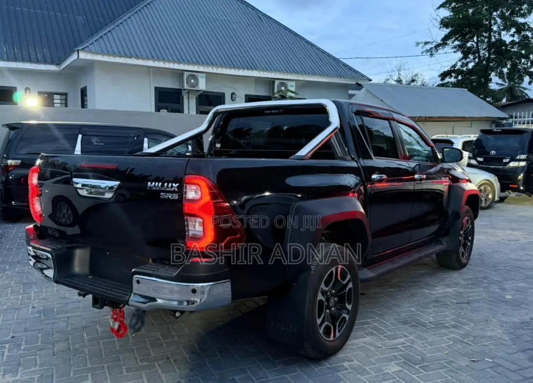 Toyota Hilux 2023 Black