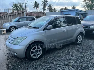 Toyota IST 2005 Silver