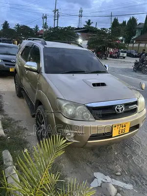 Toyota Fortuner 2010 Beige