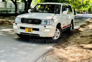 Toyota Land Cruiser 2010 White
