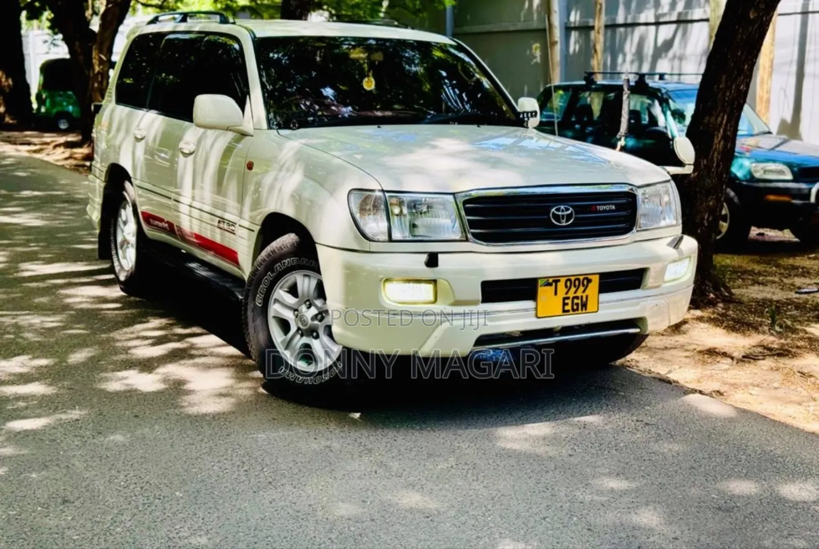 Toyota Land Cruiser 2010 White