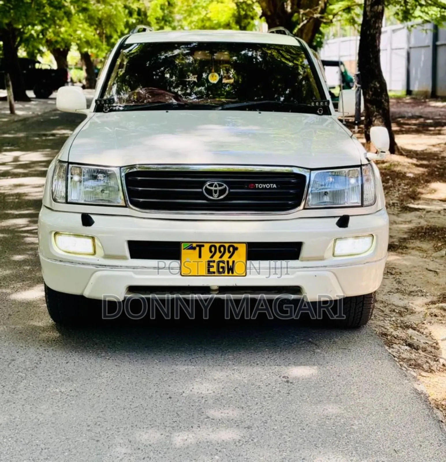 Toyota Land Cruiser 2010 White