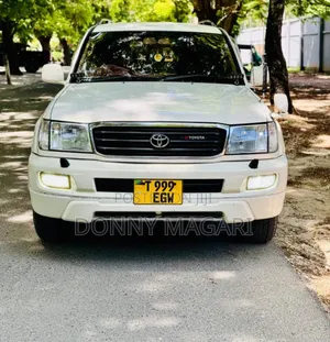 Toyota Land Cruiser 2010 White