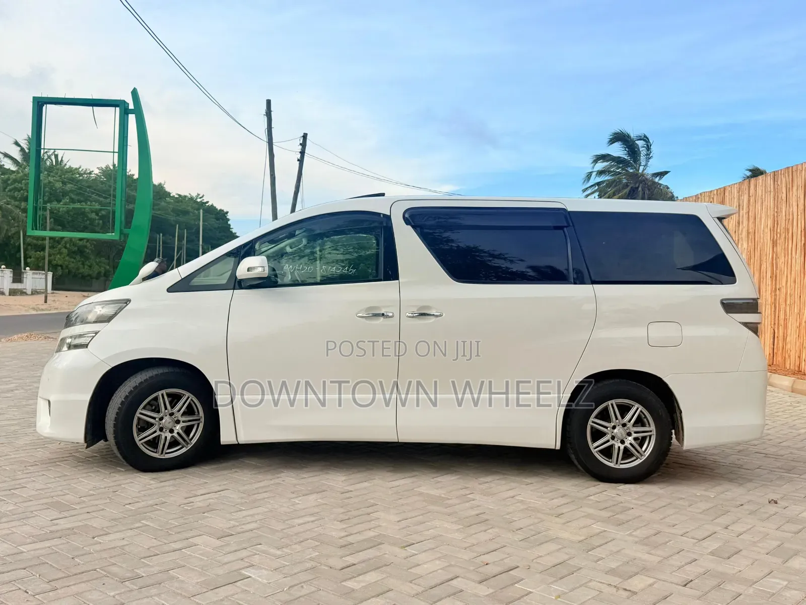 Toyota Vellfire 2010 White