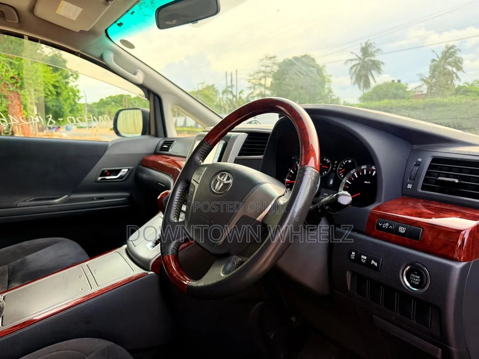 Toyota Vellfire 2010 White