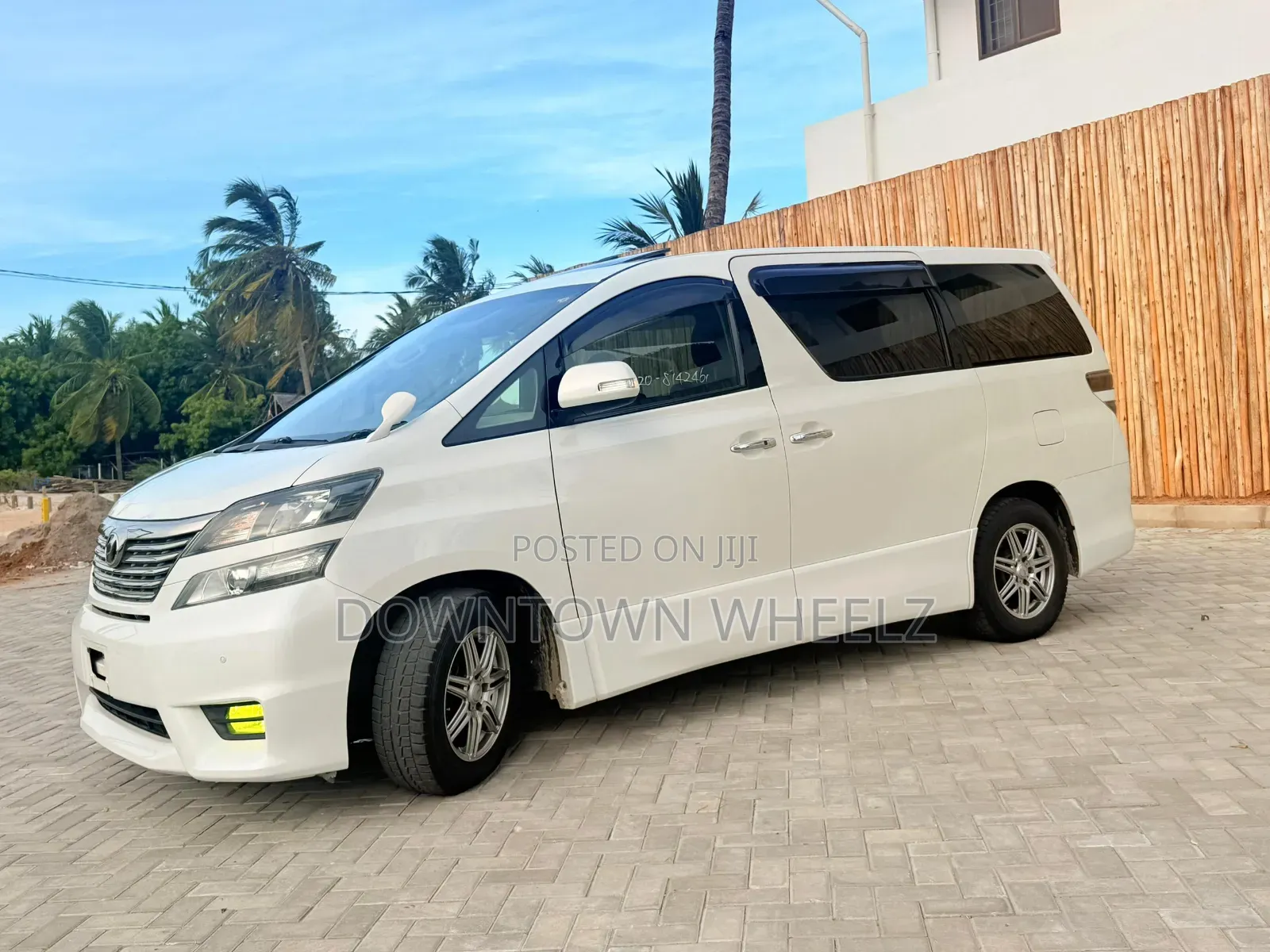 Toyota Vellfire 2010 White