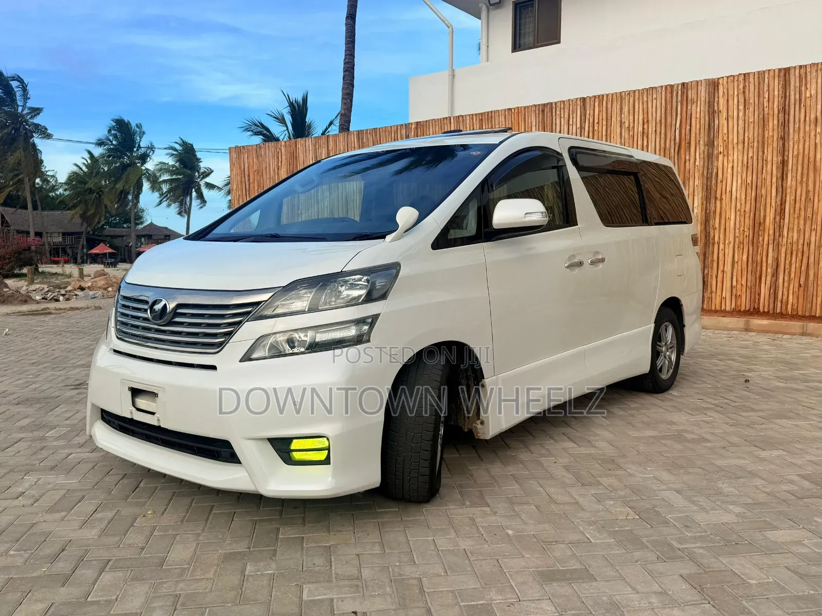 Toyota Vellfire 2010 White