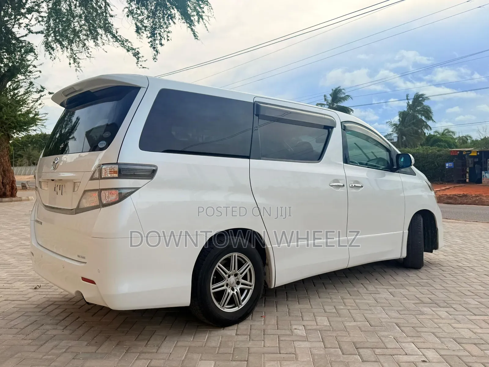 Toyota Vellfire 2010 White