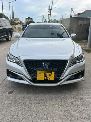 Toyota Crown 2018 Silver