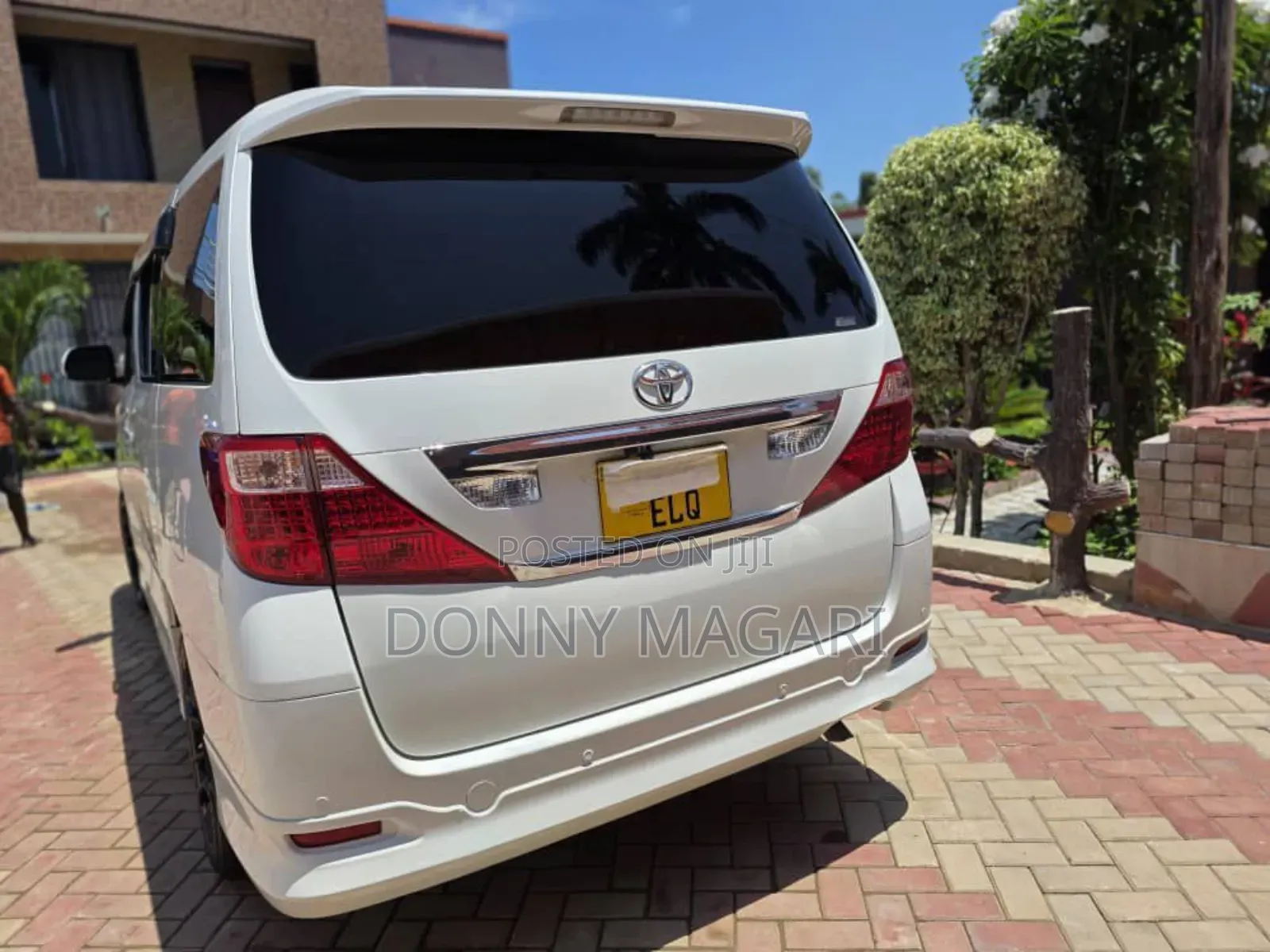 Toyota Alphard 2011 White