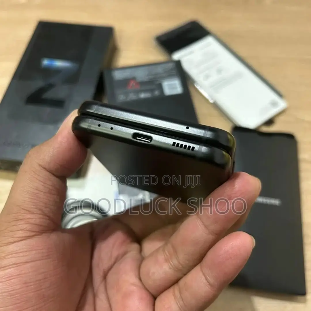 New Samsung Galaxy Z Flip3 5G 256 GB