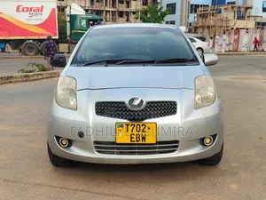 Toyota Vitz 2004 Silver