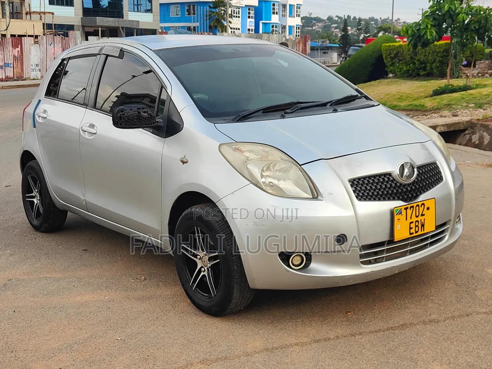 Toyota Vitz 2004 Silver